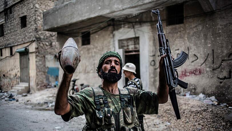 Rund 1300 Kämpfer der Rebellengruppe «Freie Syrische Armee» (FSA) wollen den Kurden in Kobane militärisch Hilfe leisten. Rund 1300 Kämpfer der Rebellengruppe «Freie Syrische Armee» (FSA) wollen den Kurden in Kobane militärisch Hilfe leisten.