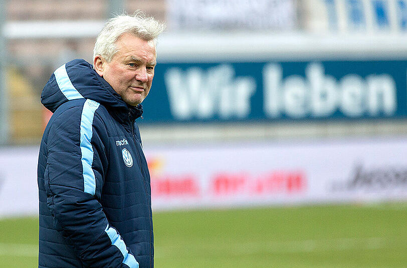 "Wir leben": Trainer Benno Möhlmann und der TSV 1860 stecken nach einer kleinen Aufholjagd und trotz der Rückschläge gegen Leipzig und Bielefeld mitten im Abstiegskampf der Zweiten Liga.