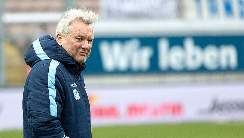 "Wir leben": Trainer Benno Möhlmann und der TSV 1860 stecken nach einer kleinen Aufholjagd und trotz der Rückschläge gegen Leipzig und Bielefeld mitten im Abstiegskampf der Zweiten Liga. "Wir leben": Trainer Benno Möhlmann und der TSV 1860 stecken nach einer kleinen Aufholjagd und trotz der Rückschläge gegen Leipzig und Bielefeld mitten im Abstiegskampf der Zweiten Liga.