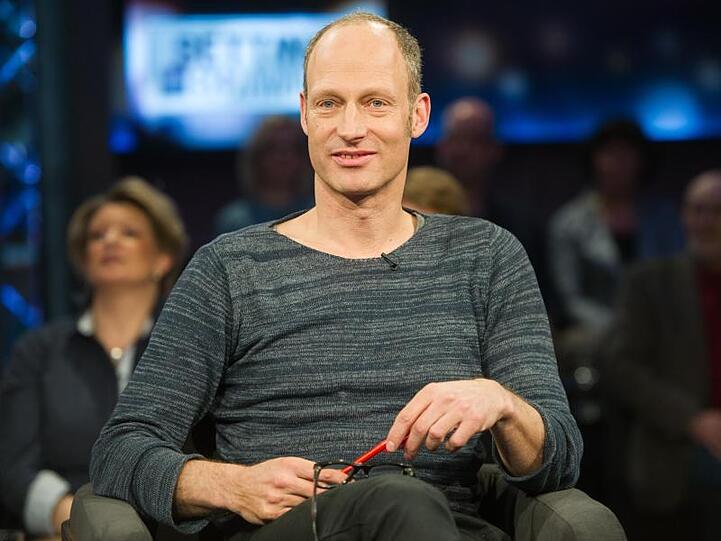 Der Schauspieler und Buchautor, Joachim Meyerhoff, sitzt im NDR-Studio in Hannover (Niedersachsen). Der Schauspieler, Regisseur und Autor Joachim Meyerhoff erhält beim Bayerischen Buchpreis 2019 den Ehrenpreis. (zu dpa "Joachim Meyerhoff wird beim Bayerischen Buchpreis geehrt").