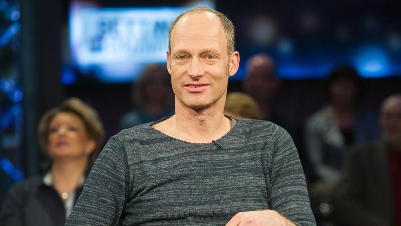 Der Schauspieler und Buchautor, Joachim Meyerhoff, sitzt im NDR-Studio in Hannover (Niedersachsen). Der Schauspieler, Regisseur und Autor Joachim Meyerhoff erhält beim Bayerischen Buchpreis 2019 den Ehrenpreis. (zu dpa "Joachim Meyerhoff wird beim Bayerischen Buchpreis geehrt"). Der Schauspieler und Buchautor, Joachim Meyerhoff, sitzt im NDR-Studio in Hannover (Niedersachsen). Der Schauspieler, Regisseur und Autor Joachim Meyerhoff erhält beim Bayerischen Buchpreis 2019 den Ehrenpreis. (zu dpa "Joachim Meyerhoff wird beim Bayerischen Buchpreis geehrt").