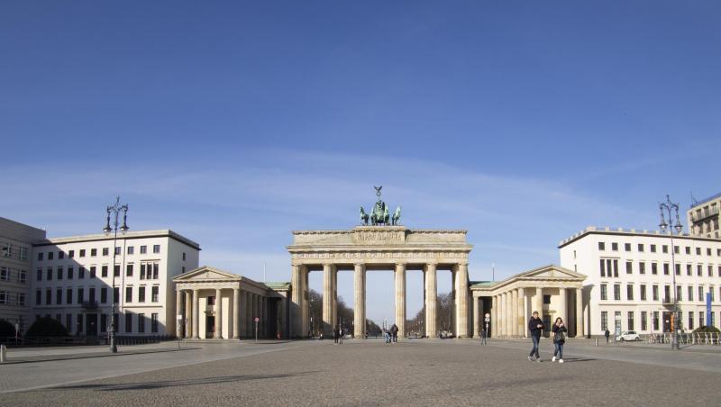 Der Pariser Platz am Brandenburger Tor ist fast menschenleer. Der Pariser Platz am Brandenburger Tor ist fast menschenleer.