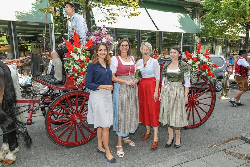 Prominenter Besuch (v.l.): Kommunalreferentin Kristina Frank, Landtagspräsidentin Ilse Aigner, Bürgermeisterin Katrin Habenschaden und Gärtner-Vereins-Vorständin Veronika Drexler.