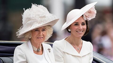 "Kate, Camilla und der schöne Schein": Königin Camilla (l.) und Catherine, Prinzessin von Wales.