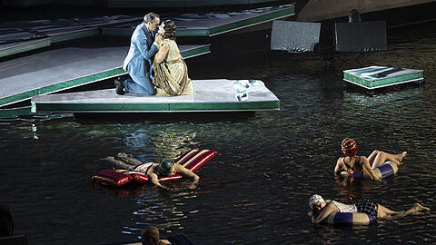 Verdis &bdquo;La Traviata&ldquo; auf der Bregenzer Seeb&uuml;hne.