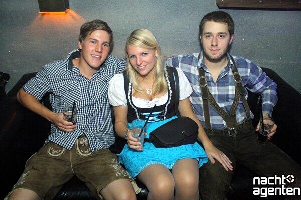 Auf "Jack's Wiesn" im Jack Rabbits flogen die Fetzten am Samstag.