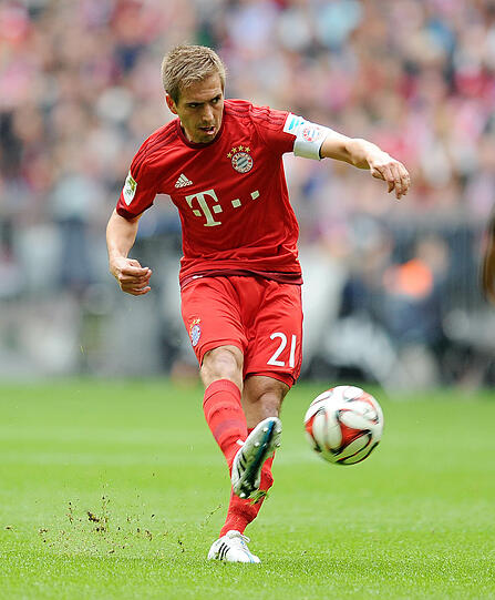 Am Samstag gegen Augsburg präsentierten die Bayern erstmals ihr Trikot für die neue Saison. Die Bilder zum Durchklicken!