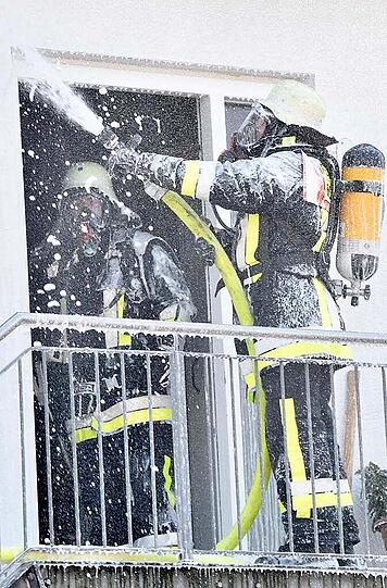 Die Bilder vom Dachstuhlbrand in Hofolding am Dienstagmittag.
