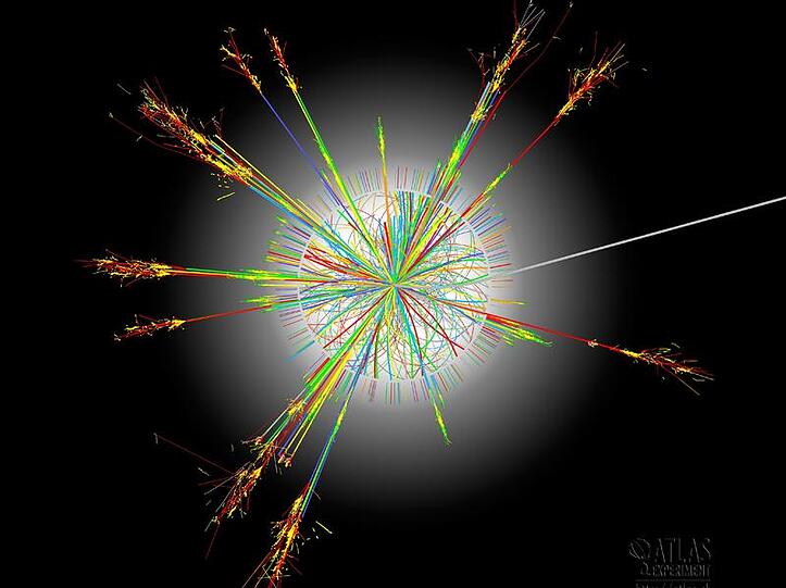 Die Illustration zeigt die Kollision von Atomkernen, Tausende von neuerzeugten Teilchen fliegen dabei in alle Richtungen.