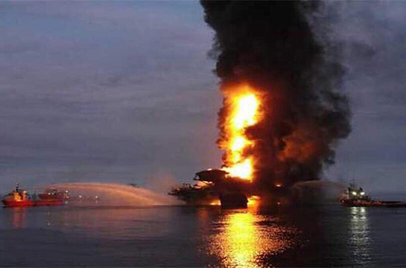 Fünf Jahre nach der "Deepwater Horizon"-Katastrophe explodiert erneut eine Bohrinsel im Golf von Mexiko.