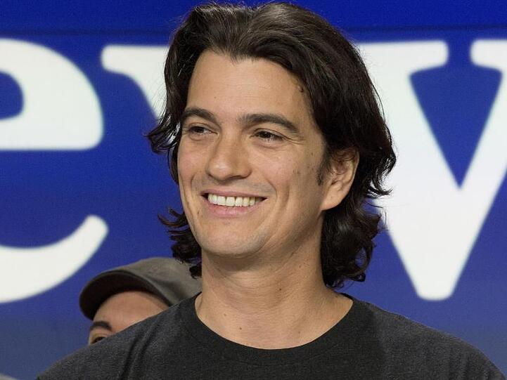 Adam Neumann, Mitbegründer von WeWork, der zuletzt vor allem durch Berichte über Marihuana-Konsum und exzessive Tequila-Partys Schlagzeilen machte, erhält eine großzügige Abfindung.