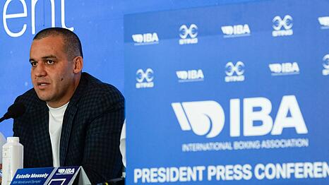 Umar Kremlew attackiert IOC-Pr&auml;sident Bach.