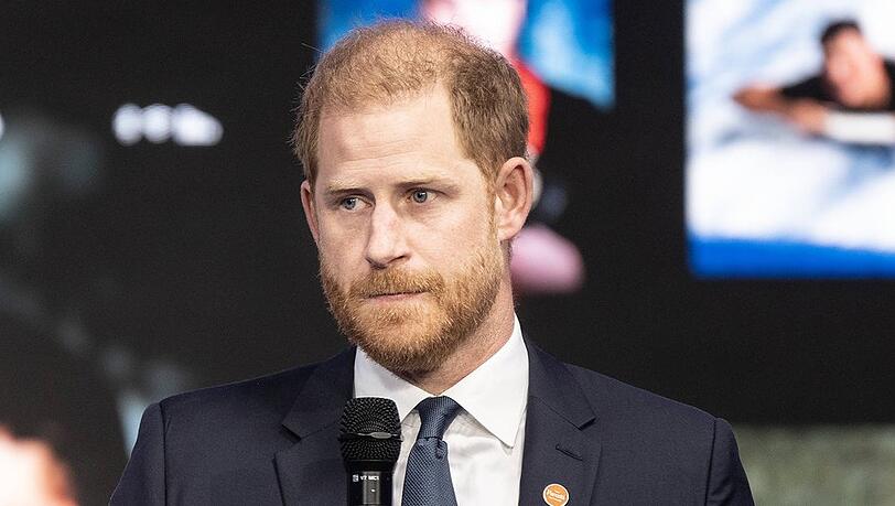 Prinz Harry versucht, sich seit 2020 ein neues Leben in den USA aufzubauen. Doch der Plan geht laut einer neuen ZDF-Doku nicht auf.