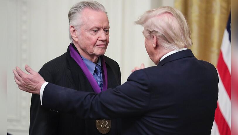 Seit langem befreundet: Donald Trump verlieh Jon Voight 2019 die Presidential Medal of Freedom.