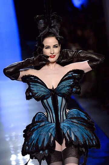 Dita von Teese auf dem Laufsteg von Jean Paul Gaultier