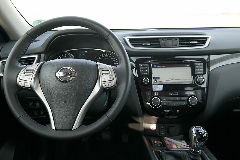 Das Cockpit des Nissan X-Trail ist übersichtlich und gut verarbeitet.
