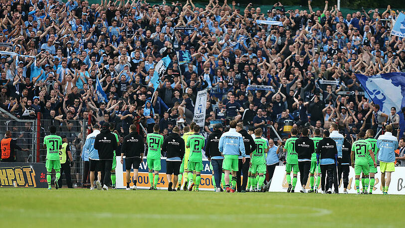 Will &ndash; wie hier in Völklingen &ndash; auch im Grünwalder wieder mit den Fans feiern: Die Mannschaft des TSV 1860 München.