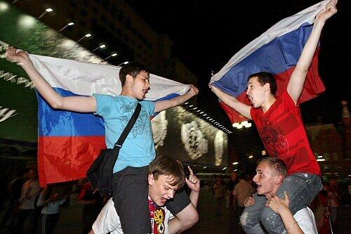 Russische Fans feiern den Viertelfinalerfolg in Moskau