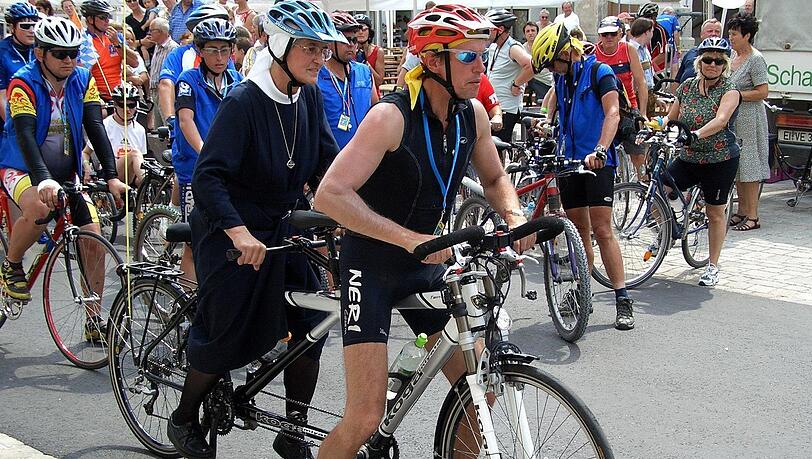 Seine radltechnisch größte Herausforderung: Tandemfahren mit Schwester Theodolinde.
