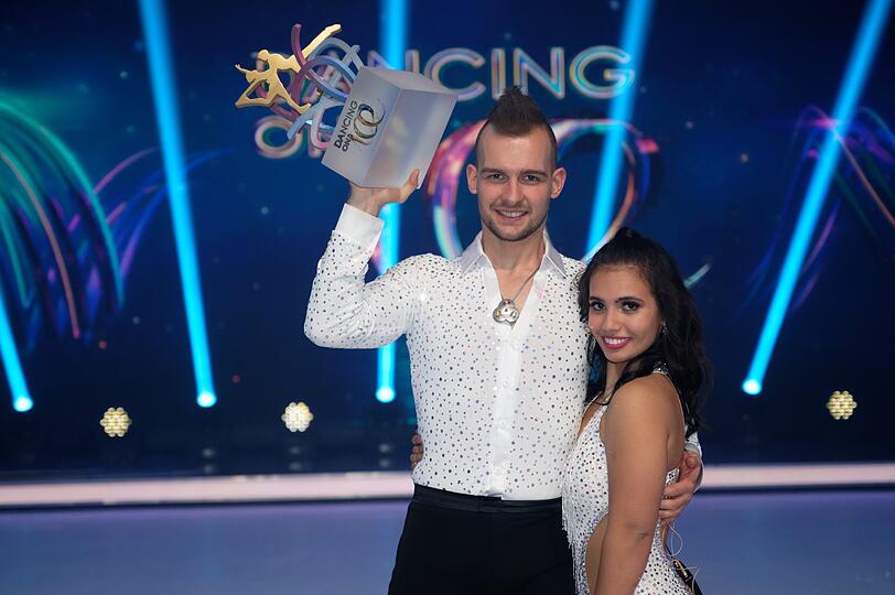 Eric Stehfest holte sich am 20. Dezember 2019 den "Dancing on Ice"-Titel - und ließ dann die Bombe platzen. Er sei "schrecklich müde", sagte der einstige GZSZ-Star und werde sich nun erst einmal zurückziehen.