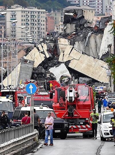 Die Morandi-Brücke auf der Autobahn A10, der berühmten Urlaubsverbindung "Autostrada dei Fiori", stürzte in mehr als 40 Metern Höhe auf einem zwischen 100 und 200 Meter langen Stück ein.