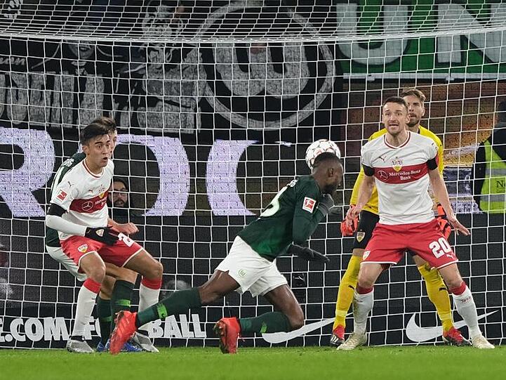 Wolfsburgs Josuha Guilavogui erzielt das Tor zum 1:0 gegen VfB Stuttgart.