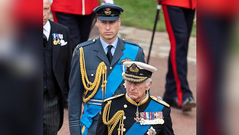 Auch die beiden können Meinungsverschiedenheiten haben: König Charles III. (vorne) mit seinem Sohn Prinz William.