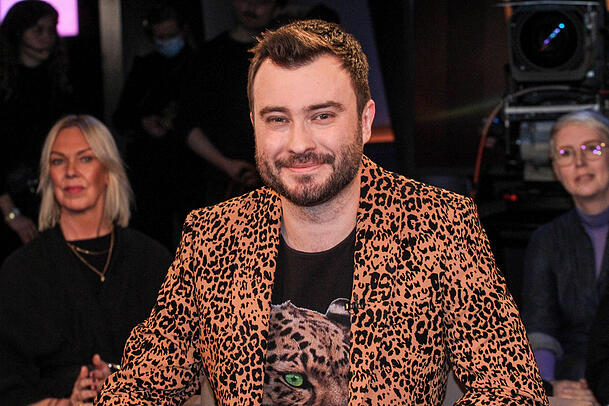 Sebastian Klussmann tritt seit 2013 als "Jäger" in der ARD-Quizsendung "Gefragt – Gejagt" auf. Sebastian Klussmann tritt seit 2013 als "Jäger" in der ARD-Quizsendung "Gefragt – Gejagt" auf.