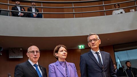 Einmal pro Jahr findet die Befragung der Spitzen der deutschen Nachrichtendienste im Bundestag &ouml;ffentlich statt.