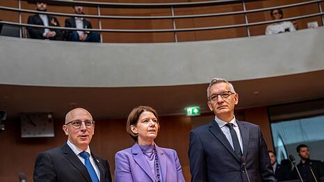 Einmal pro Jahr findet die Befragung der Spitzen der deutschen Nachrichtendienste im Bundestag &ouml;ffentlich statt.