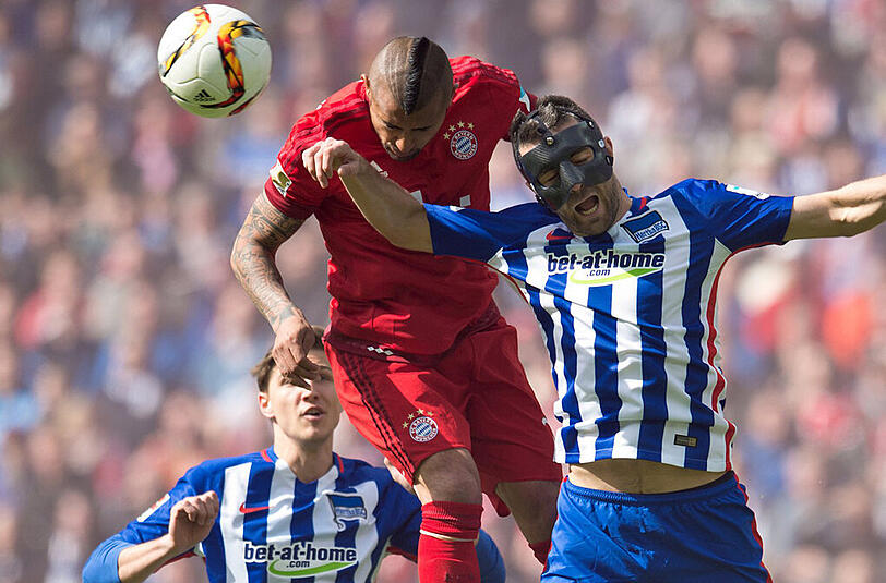Arturo Vidal: Note 2. Ausgepfiffen von den Heimfans. Wird er zum Liga-Buhmann? Diesmal offensiver und flexibel im Mittelfeld, hinter ihm Thiago. Zog ab und traf zum 1:0 (47.), abgefälscht. Aber wieder ein Signaltor. Und ständig on fire &ndash; auch in den Zweikämpfen. Gelb (52.). Wenn etwas passierte auf dem Platz, war Vidal beteiligt.