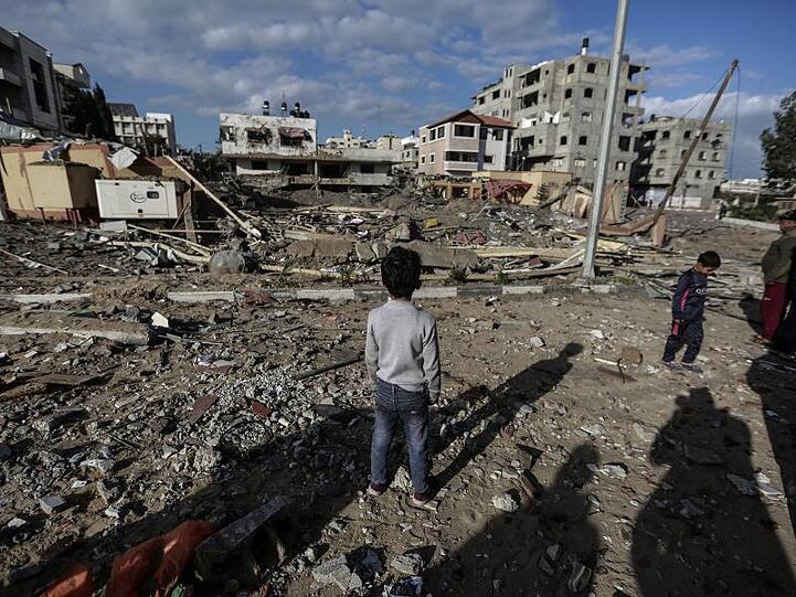 Israel hatte mit Luftangriffen auf einen Raketenangriff aus dem Gazastreifen reagiert, bei dem ein Haus nordöstlich von Tel Aviv demoliert worden war.