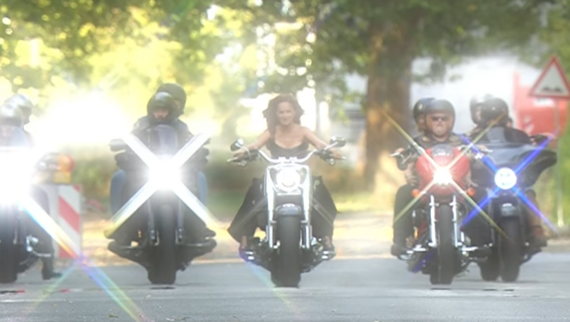 Andrea Berg fuhr in der "Giovanni Zarrella Show" auf einer Harley-Davidson vor.