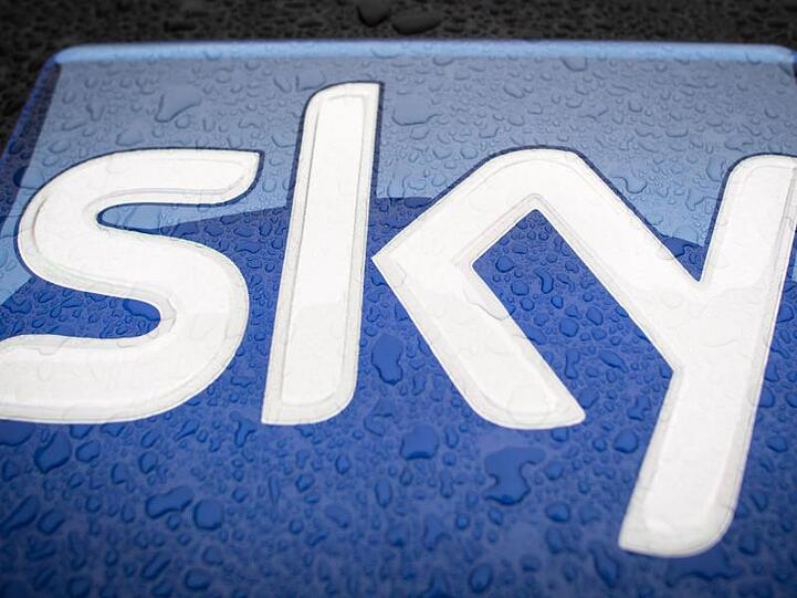 Die Bundesnetzagentur wirft Sky vor, "das Verbot unerlaubter Telefonwerbung wiederholt missachtet und Verbraucher teilweise in erheblicher Weise belästigt" zu haben.