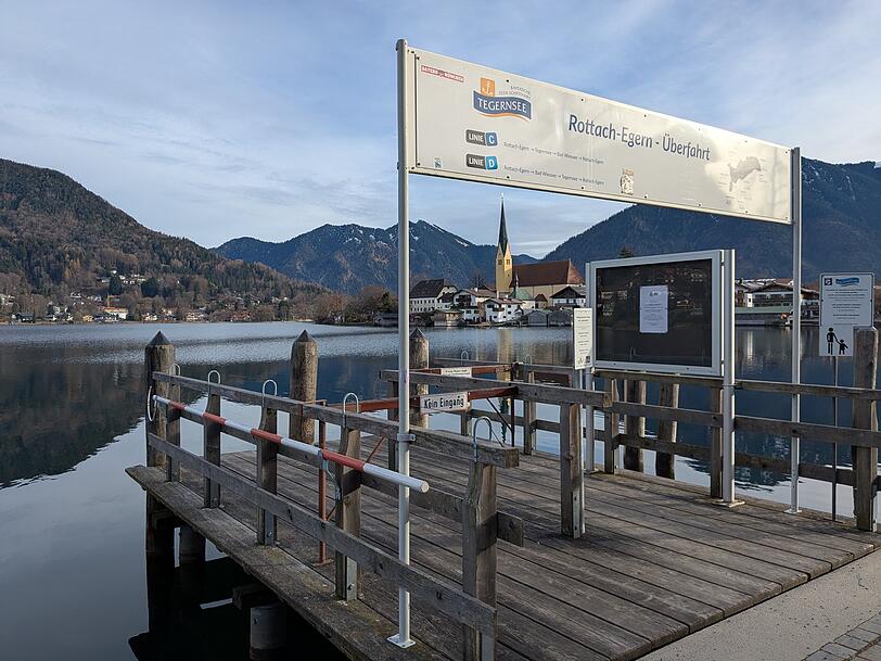 Der Schiffshalt "&Uuml;berfahrt" in Rottach-Egern.
