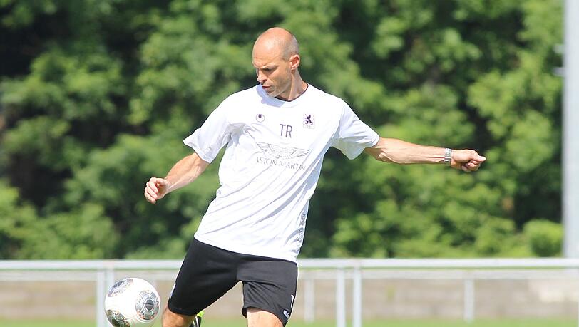 Absolviert seine erste Vorbereitung als Cheftrainer bei den Löwen: Alexander Schmidt. Absolviert seine erste Vorbereitung als Cheftrainer bei den Löwen: Alexander Schmidt.