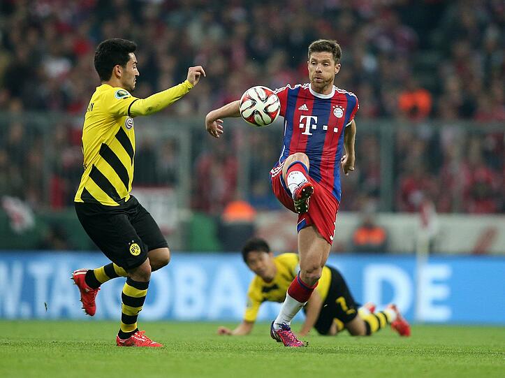 XABI ALONSO - NOTE 4 - Meistens der defensivste Ballverteiler. Ließ sich immer wieder auf Verbal-Zweikämpfe ein &ndash; mit Guardiola, der seinen Chef-Strategen von der Seitenlinie aus immer wieder korrigierte. Rutschte beim zweiten Elfer wie zuvor Lahm aus.