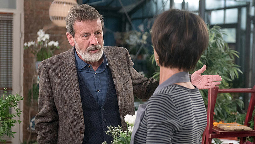 "Rote Rosen": Gunter überlegt vor Merle, ob David noch Gefühle für Amelie hat? "Rote Rosen": Gunter überlegt vor Merle, ob David noch Gefühle für Amelie hat?