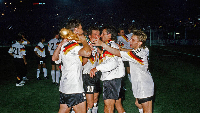 Darf sich Weltmeister nennen: Klaus Augenthaler. Darf sich Weltmeister nennen: Klaus Augenthaler.