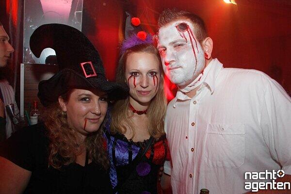 Halloween in der Spielwiese (Samstag, 29.10.2011). Noch mehr Fotos gibt es unter www.nachtagenten.de.