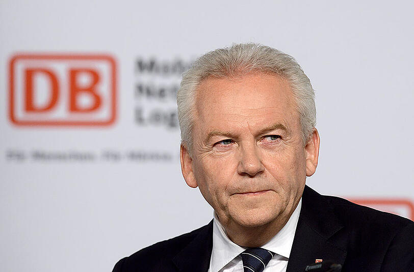 Bahnchef Rüdiger Grube sagte, die Konkurrenz durch Fernbusse habe das DB-Ergebnis 2014 mit rund 120 Millionen Euro belastet.