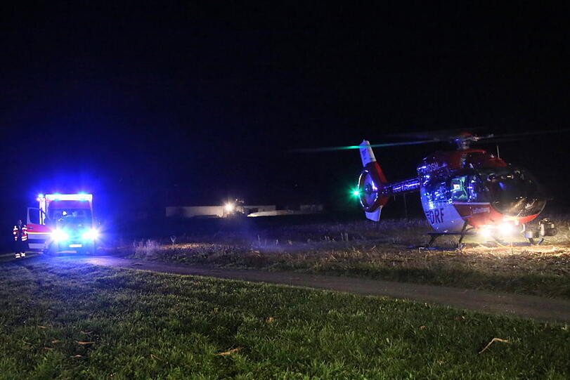 In Reichertsheim ist ein Bauer leblos in seinem Stall gefunden worden - die Bilder vom Rettungseinsatz