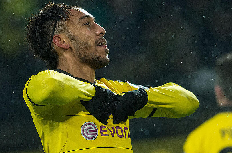 Dortmunds Pierre-Emerick Aubameyang erzielte seine Saisontore Nummer 19 und 20 - das sind acht Treffer mehr, als der Gegner Ingolstadt bis dato mit seinem gesamten Personal erzielt hat.
