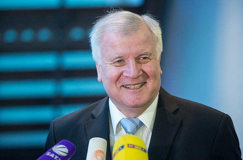 Hat gut lachen: Horst Seehofer punktet mit seiner Merkel-Kritik beim Wähler.