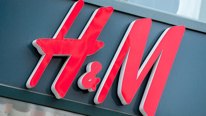 Scheinbar produzieren Gefängnisinsassen in China Klamotten für die Modeketten H&M und C&A.