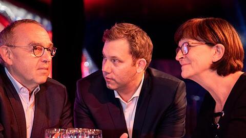 Norbert Walter Borjans (l.), Lars Klingbeil (m.) und Saskia Esken.