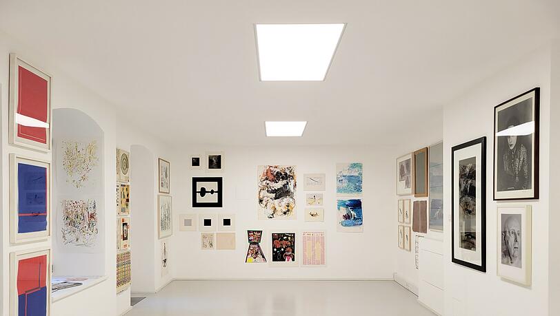 In der Galerie Tanit wird aktuell die Ausstellung "Paper Trail" gezeigt.