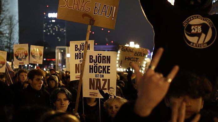 Demonstration vor dem Roten Rathaus in Berlin.
