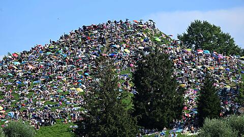 Tausende Fans lauschten Taylor Swift am Olympiaberg. Auch sie hinterließen viel Müll.