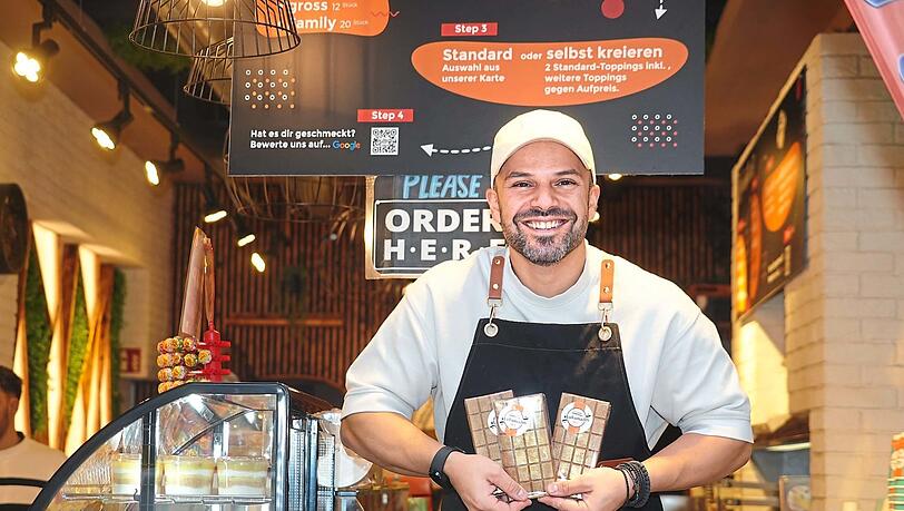 Neben der Tafel verkauft Adamopoulos auch seine Loukoumades in der Dubai-Variante. Fotos: Daniel von Loeper